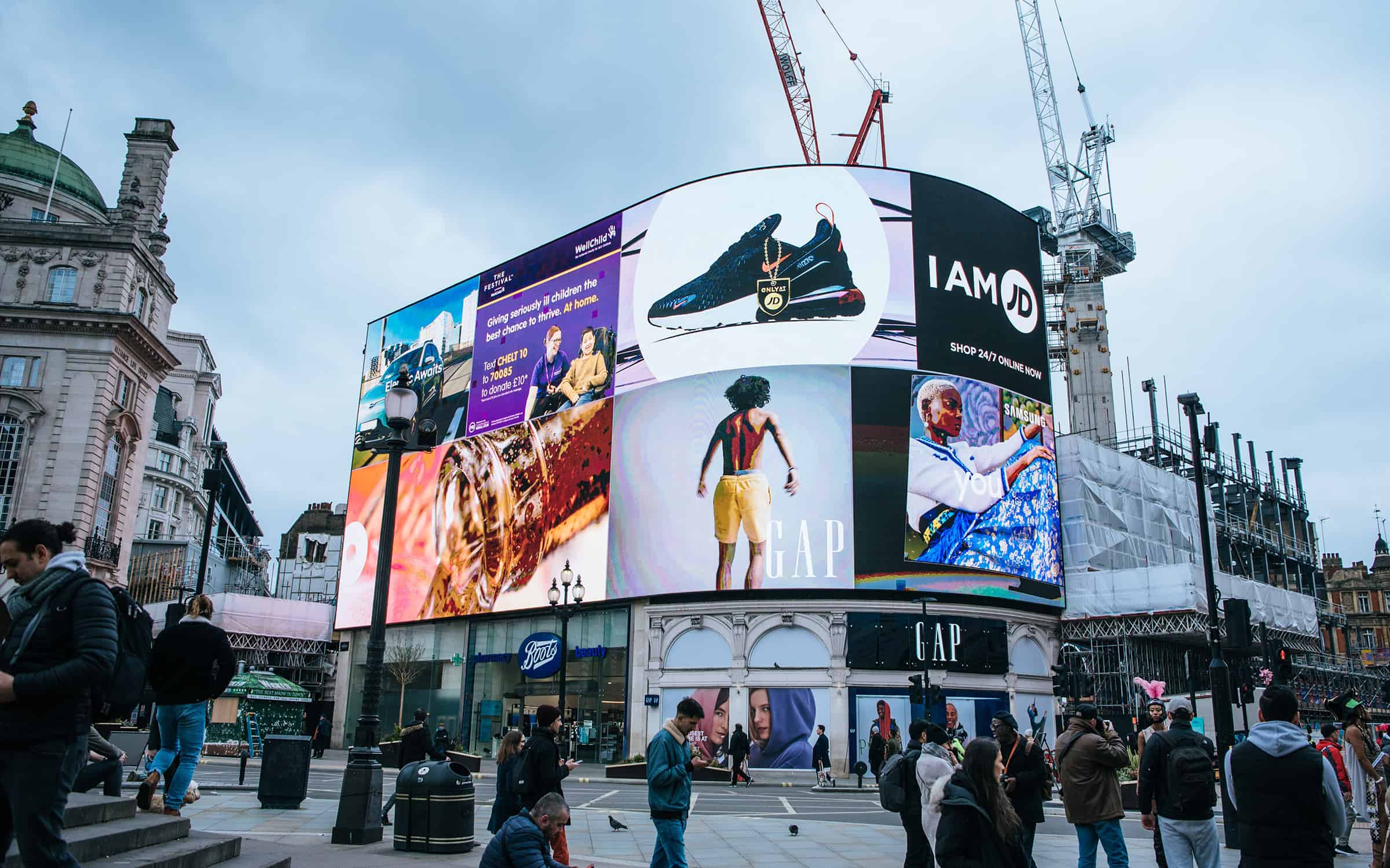 What To Consider When Choosing A Digital Signage Company Outdoor Signage Example digital signage company