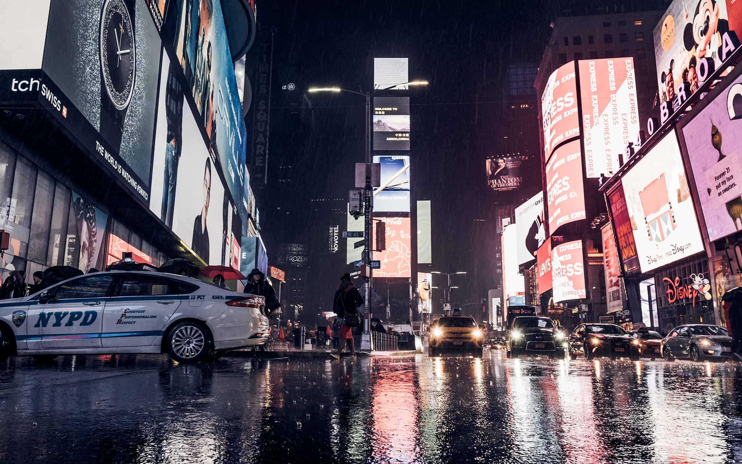 digital signage screens